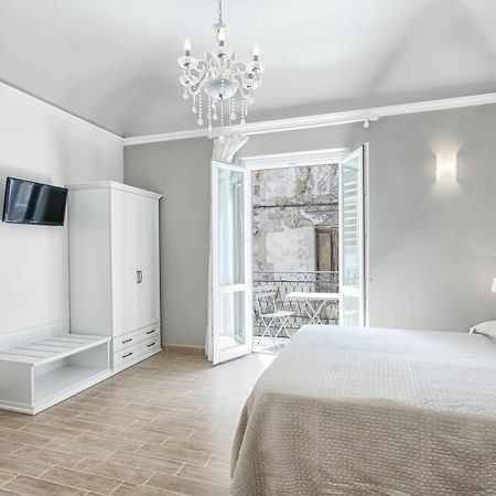 カステッランマーレ・デル・ゴルフォ Residenza Le Zagareアパートホテル エクステリア 写真