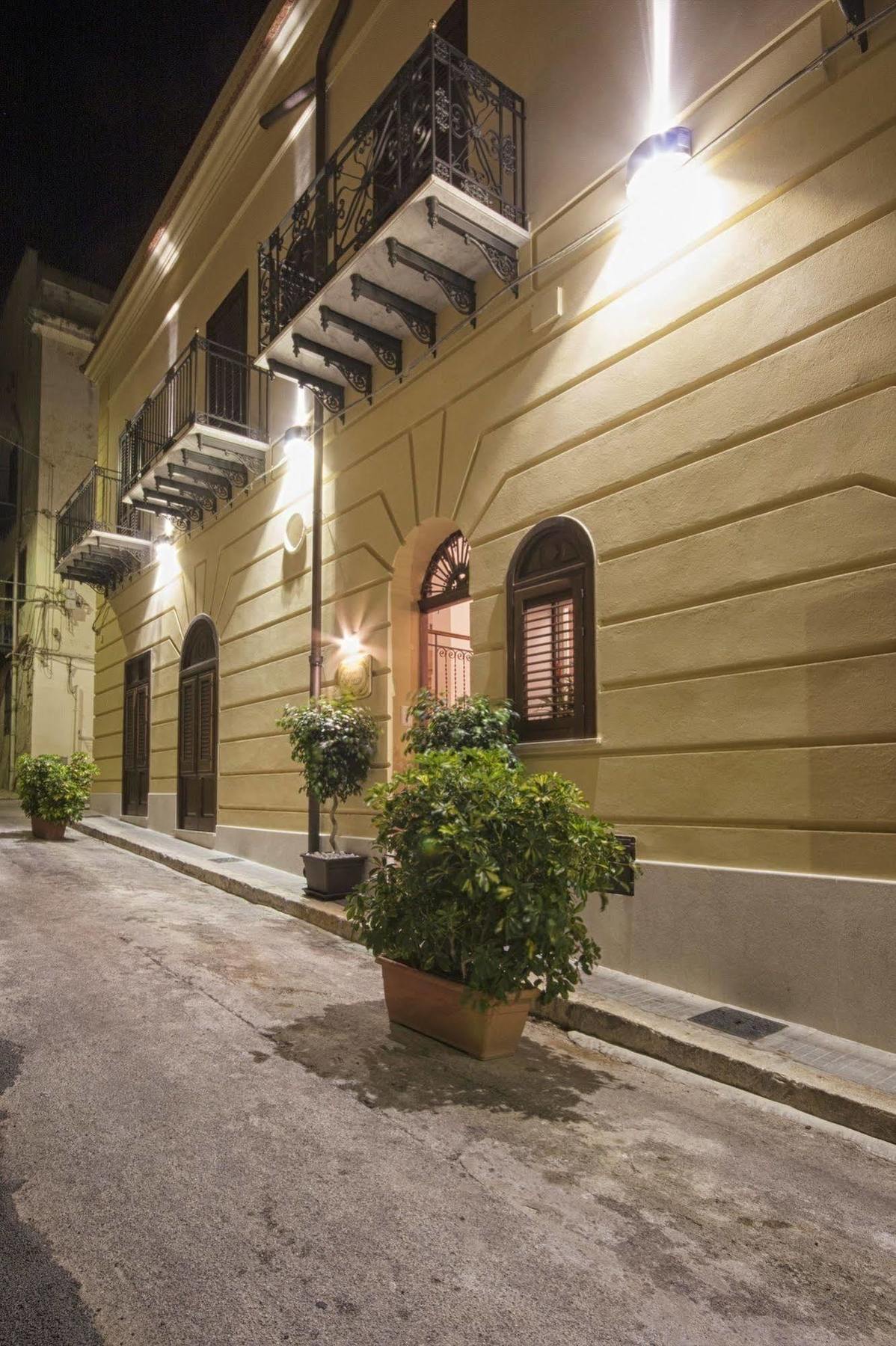 カステッランマーレ・デル・ゴルフォ Residenza Le Zagareアパートホテル エクステリア 写真